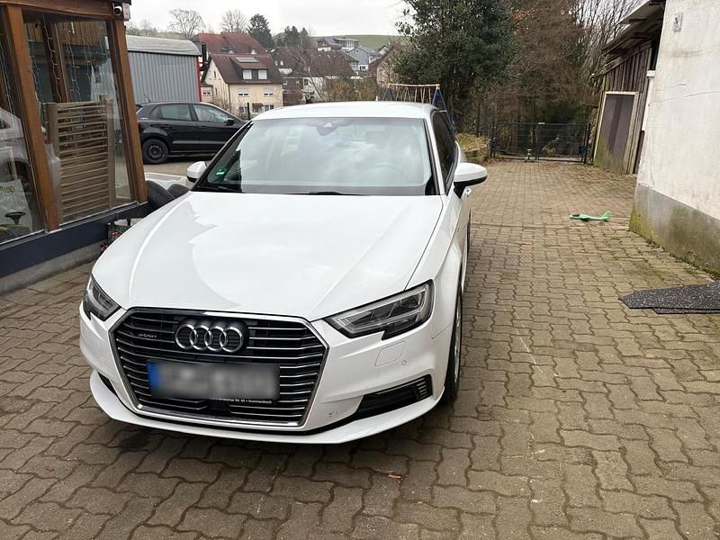 Gebraucht 2017 Audi A3 e-tron Kleinwagen | 15.555 € (Fairer Preis) - Bild 1/4