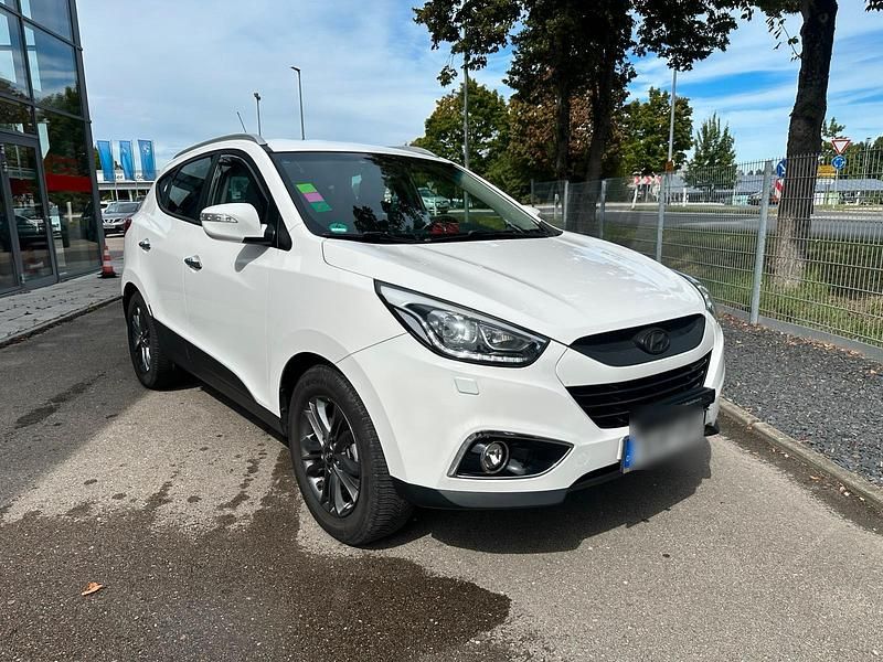 Weiß Gebraucht 2015 Hyundai ix35 SUV | 9.999 € (Guter Preis) - Bild 1/4