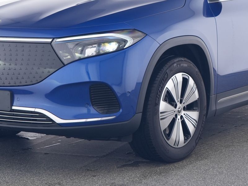 Gebraucht Mercedes EQA300 Progressive 167 kW (228 PS) 2024 Blau spektralblau SUV