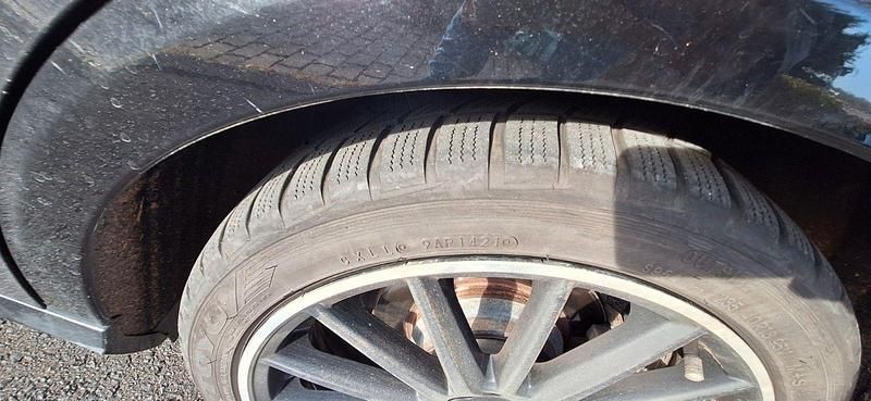 Schwarz Gebraucht 2011 Mercedes E200 Avantgarde Kombi | 12.000 € (Fairer Preis) - Bild 1/4