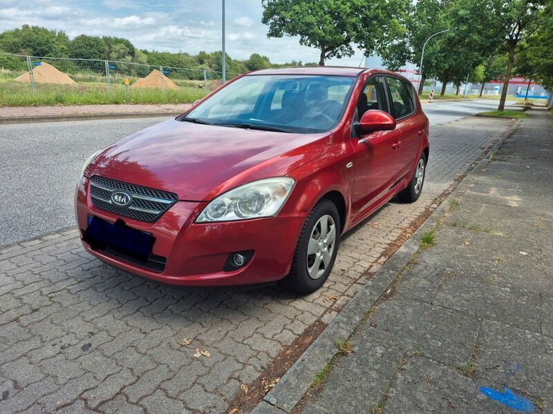 Rot Gebraucht 2007 Kia Ceed Limousine | 4.250 € (Fairer Preis) - Bild 1/4