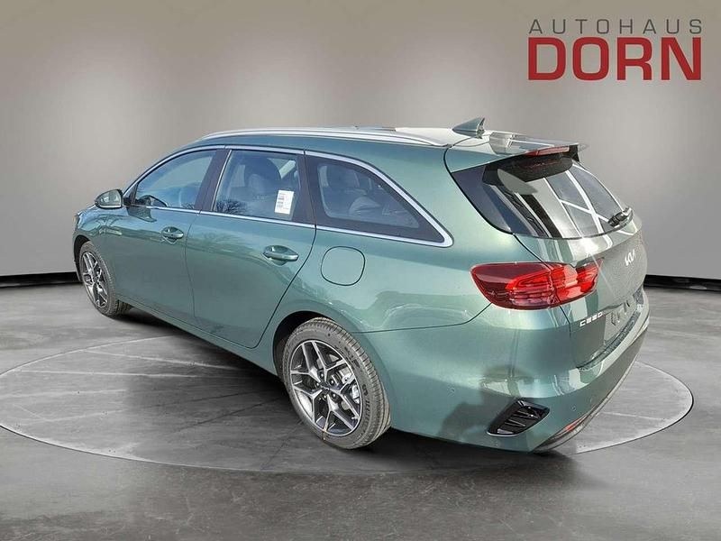 Neu Kia Ceed 140 PS (102 kW) 2026 Experience green Kleinwagen