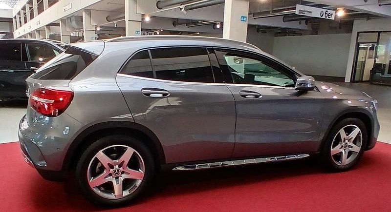 Gebraucht Mercedes GLA200 AMG 156 PS (114 kW) 2019 Grau SUV