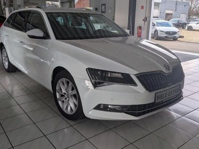 Gebraucht Skoda Superb 180 PS (132 kW) 2017 Laserweiss Kombi