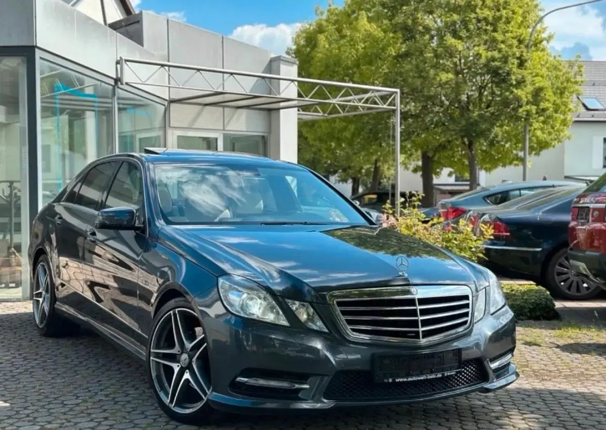 Gebraucht Mercedes E220 AMG 170 PS (125 kW) 2012 Grau Limousine