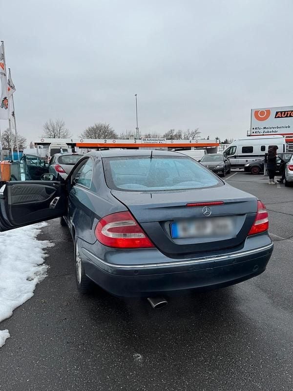 Gebraucht Mercedes CLK240 170 PS (125 kW) 2003 Silber Coupé