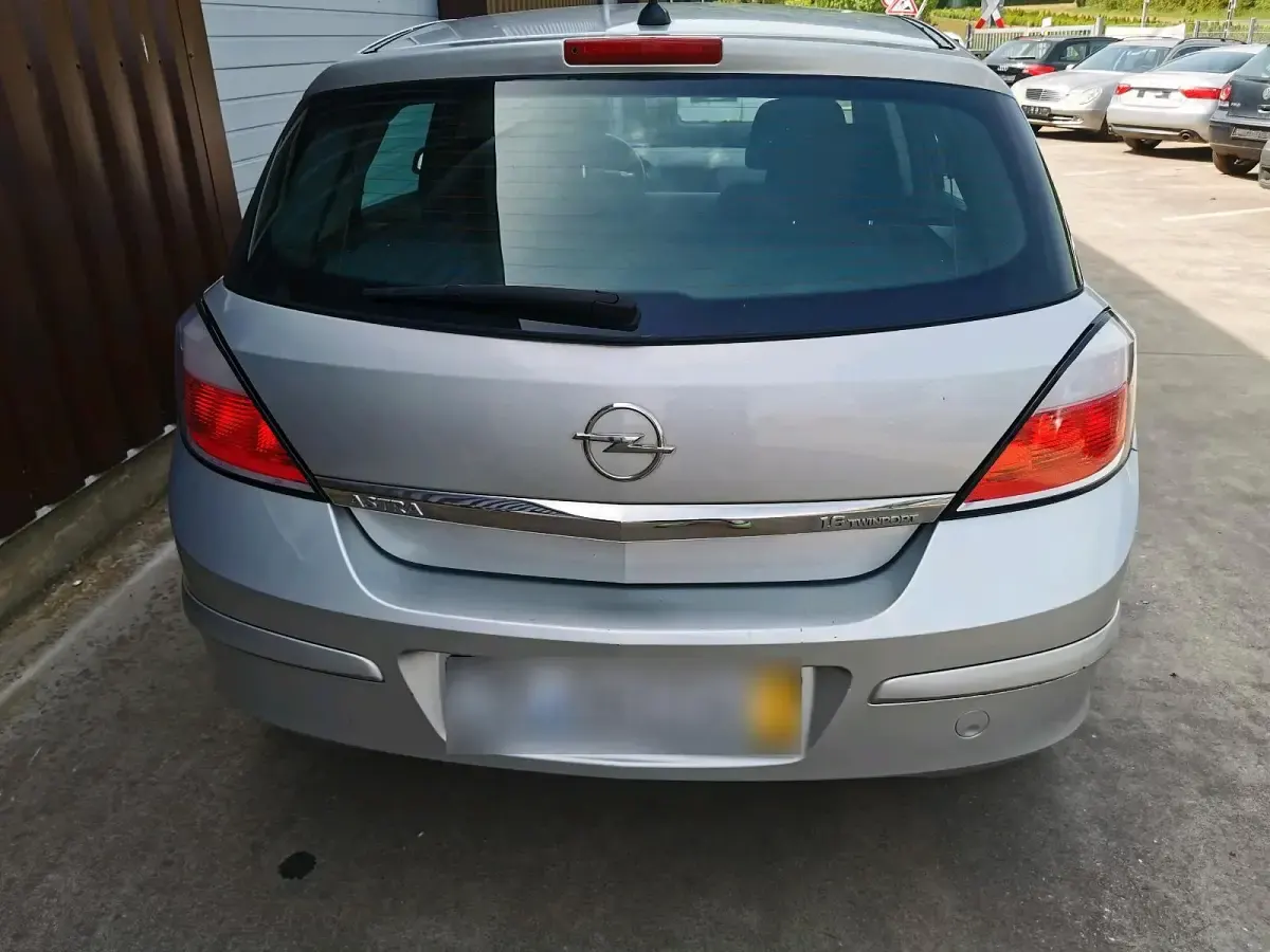 Brugt Opel Astra 100 HK (73 kW) 2006 Sølv Sedan
