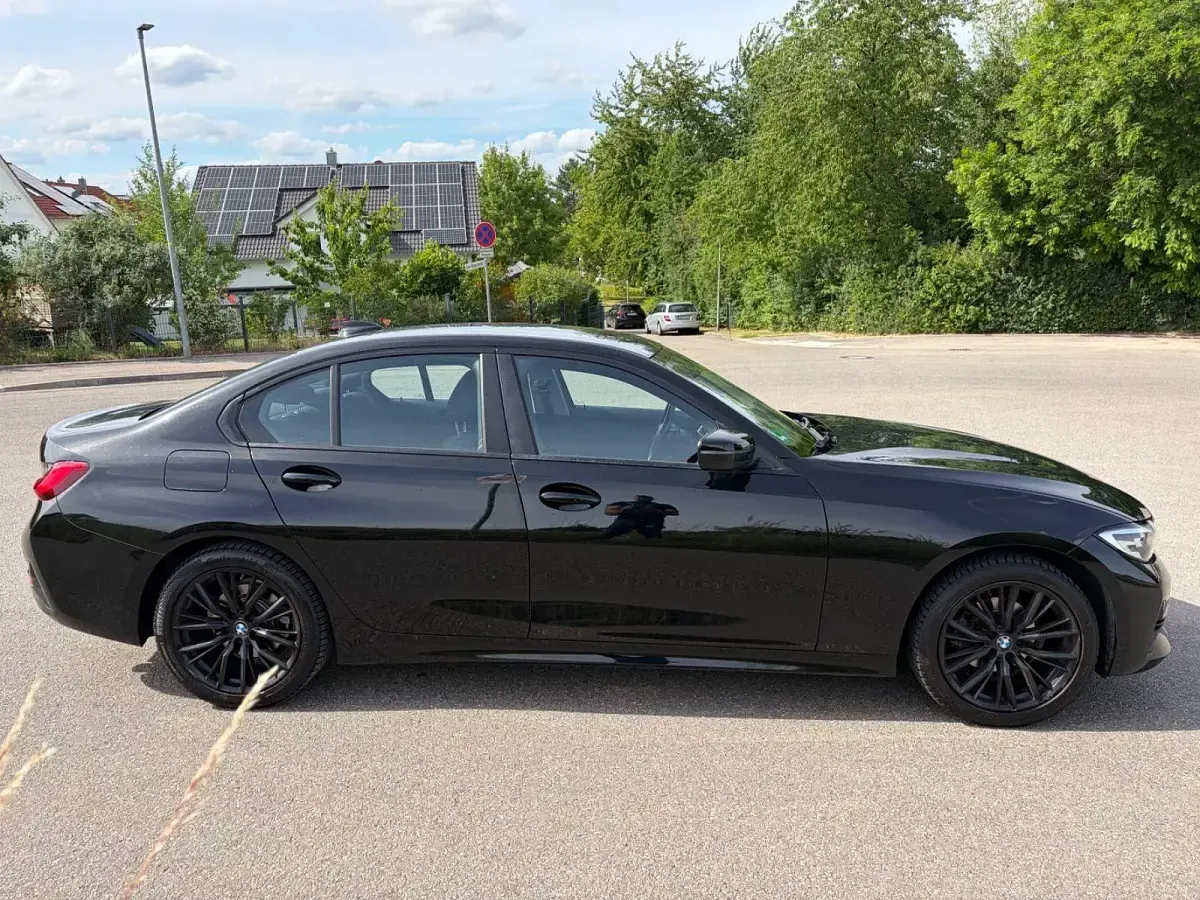 Gebraucht BMW 318 Advantage 156 PS (114 kW) 2021 Schwarz Limousine