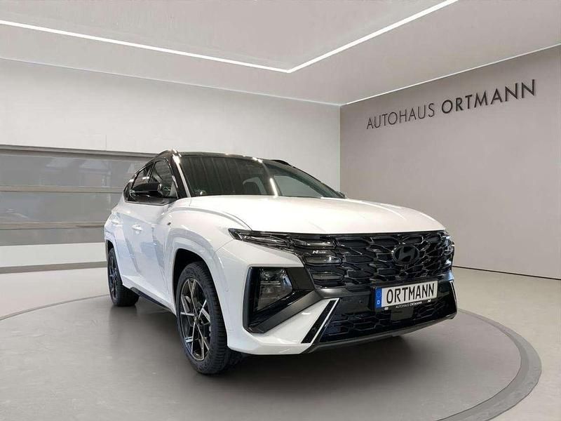 Serenity white / abyss black / Gebraucht 2024 Hyundai Tucson N Line SUV | 44.990 € - Bild 1/4