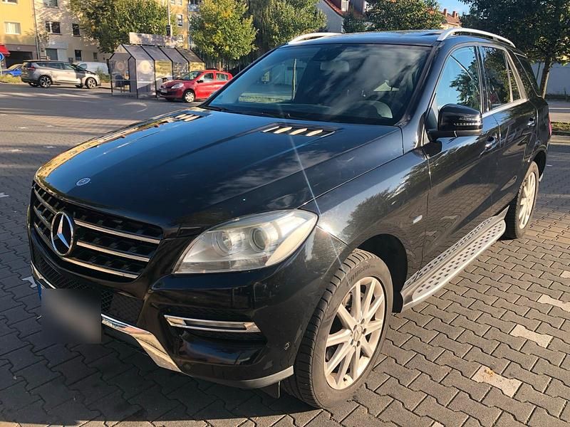 Gebraucht Mercedes ML250 204 PS (150 kW) 2013 Schwarz SUV
