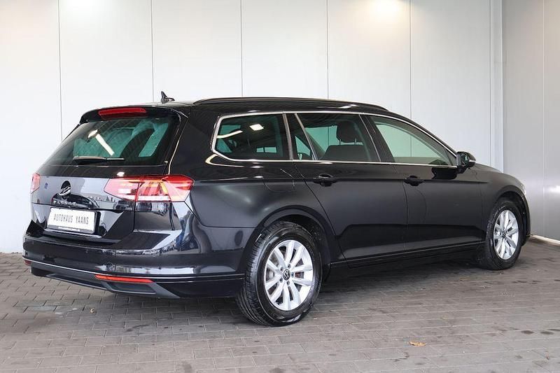 Gebraucht VW Passat Business 150 PS (110 kW) 2022 Schwarz Kombi