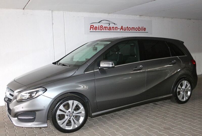 Grau Gebraucht 2015 Mercedes B200 Van / Kleinbus | 14.690 € (Etwas zu teuer) - Bild 1/4