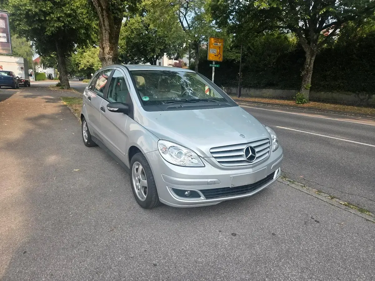 Gebraucht Mercedes B200 136 PS (100 kW) 2006 Silber Van / Kleinbus