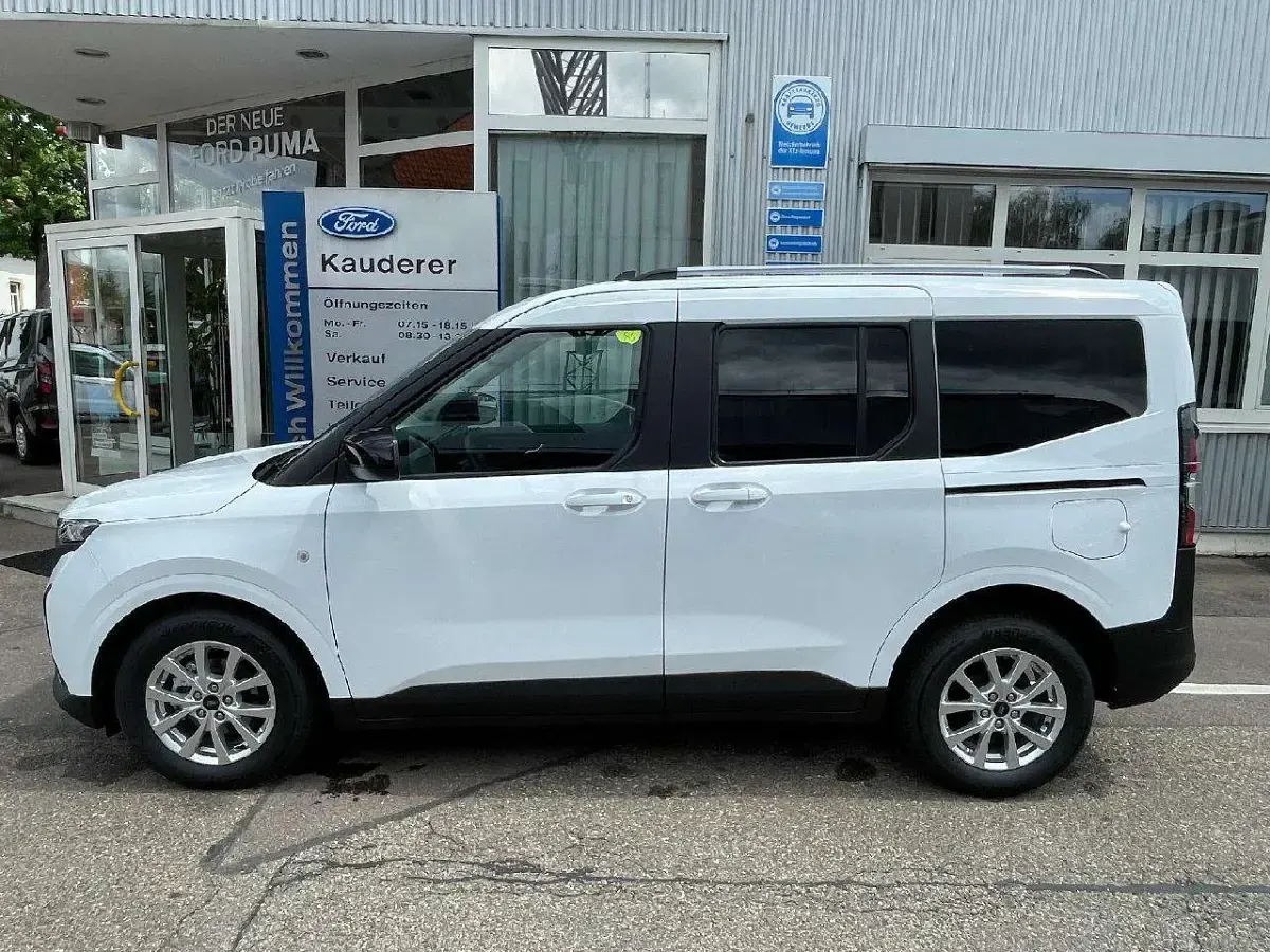 Neu Ford Tourneo Courier Titanium 125 PS (91 kW) 2026 Frostweiß Van / Kleinbus