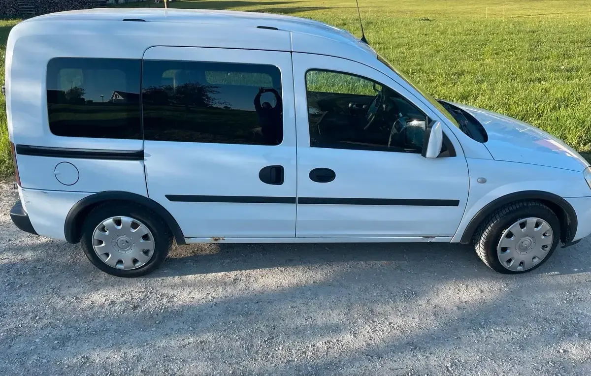 Second-hand Opel Combo 75 CP (55 kW) 2007 Alb Monovolum