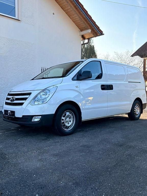 Weiß Gebraucht 2016 Hyundai H-1 Van / Kleinbus | 8.500 € (Superpreis) - Bild 1/4