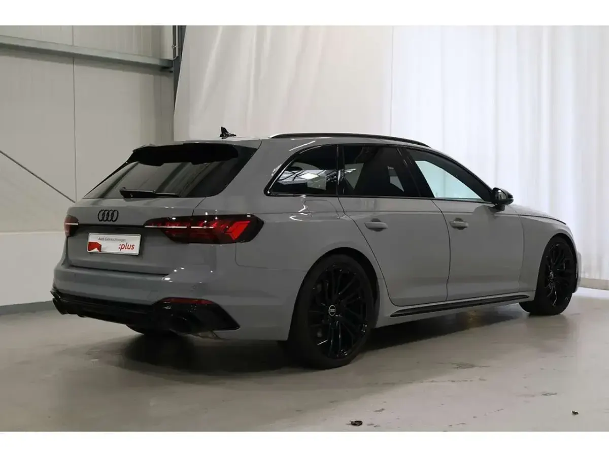 Gebraucht Audi RS4 Sport 450 PS (330 kW) 2024 Nardograu Kombi