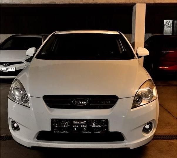 Używany Kia Ceed 116 KM (85 kW) 2008 Biały Hatchback