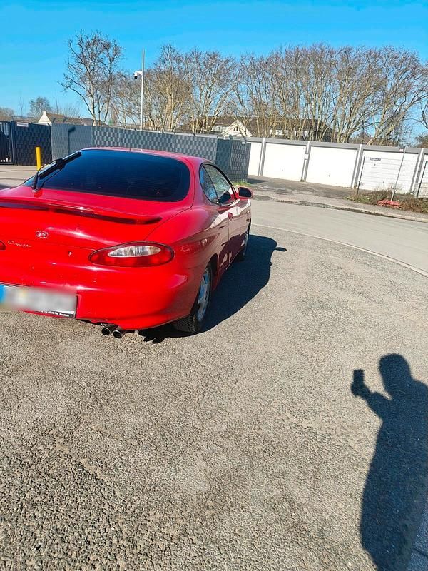 Gebraucht Hyundai Coupé 139 PS (102 kW) 1997 Rot Coupé