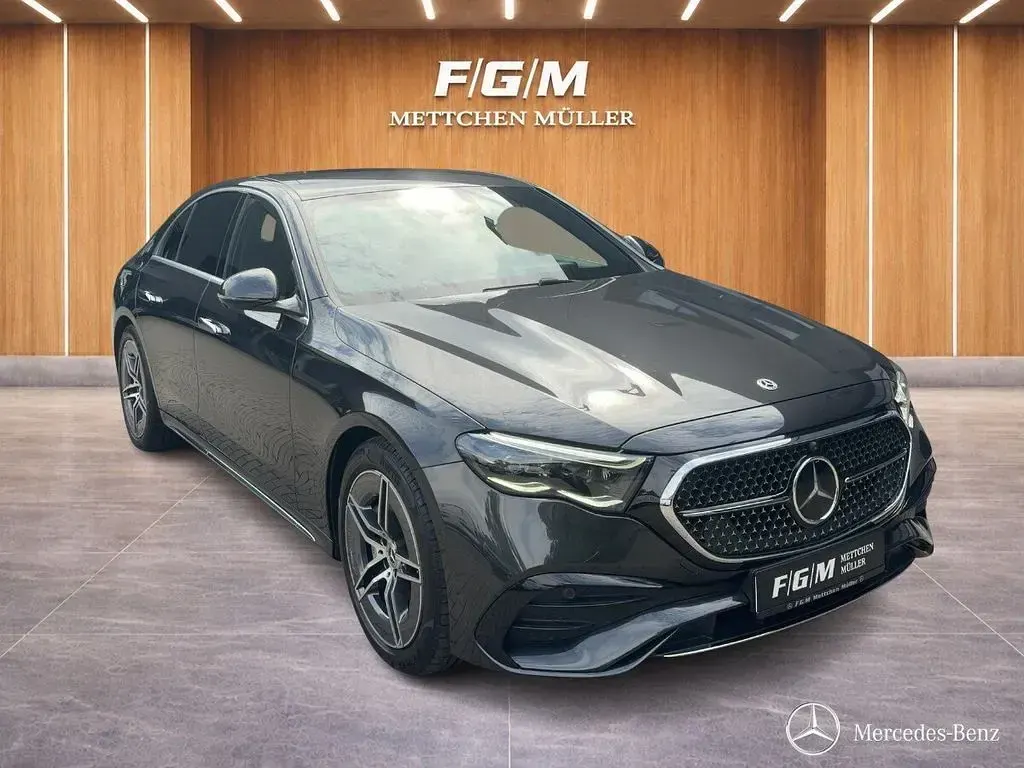 Gebraucht Mercedes E450 AMG line 381 PS (280 kW) 2025 Grau Limousine