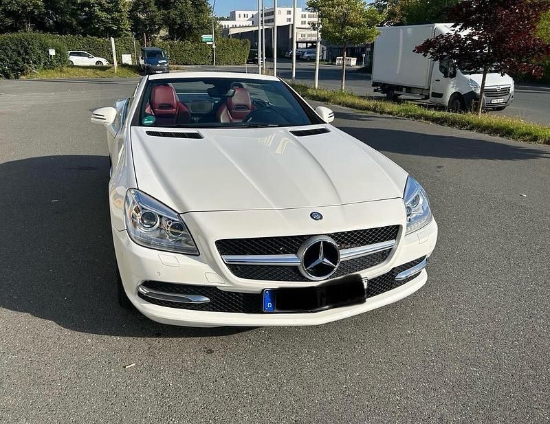 Weiß Gebraucht 2011 Mercedes SLK200 Cabrio | 16.000 € - Bild 1/4