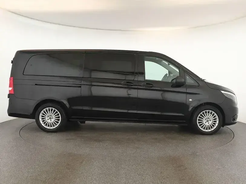 Gebraucht Mercedes Vito 190 PS (139 kW) 2024 Obsidianschwarz Van