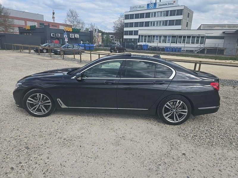 Grau Gebraucht 2017 BMW 730L Performance Limousine | 26.400 € (Superpreis) - Bild 1/4