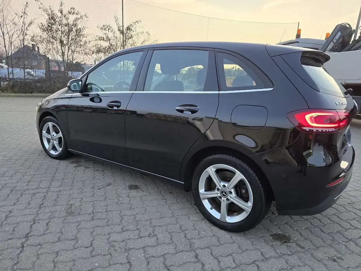 Gebraucht Mercedes B250 Style 160 PS (117 kW) 2021 Schwarz Kleinwagen