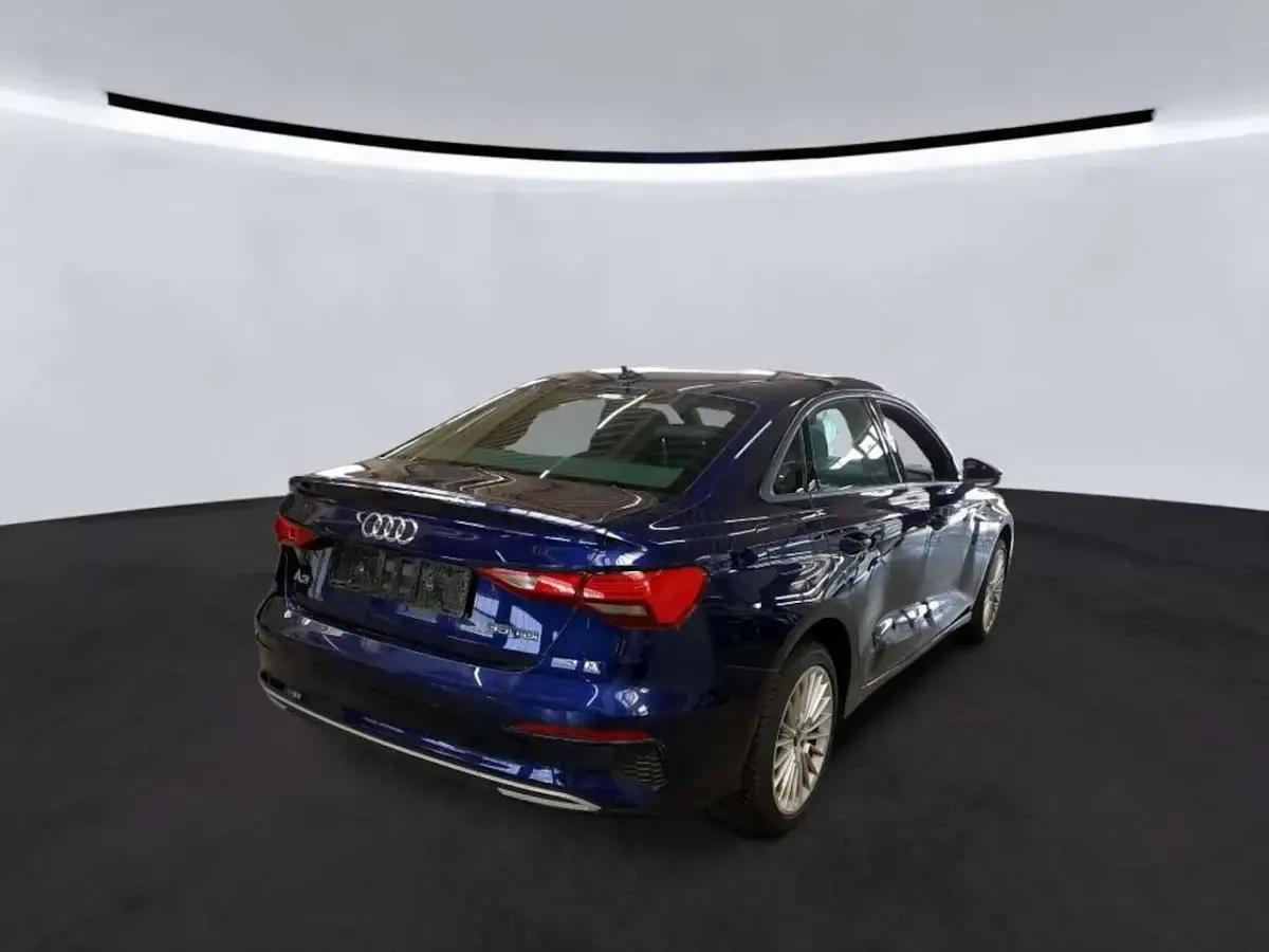 Gebraucht Audi A3 Sport 150 PS (110 kW) 2022 Navarrablau Limousine