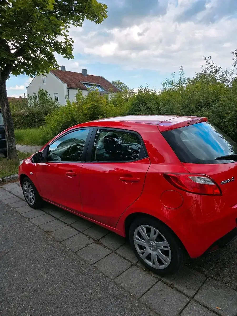 Gebraucht Mazda 2 75 PS (55 kW) 2011 Rot Kleinwagen