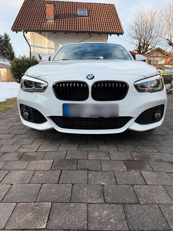 Weiß Gebraucht 2019 BMW 118 M Sport Kleinwagen | 19.300 € - Bild 1/4