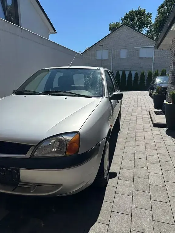 Gebraucht Ford Fiesta 50 PS (36 kW) 2001 Silber Kleinwagen