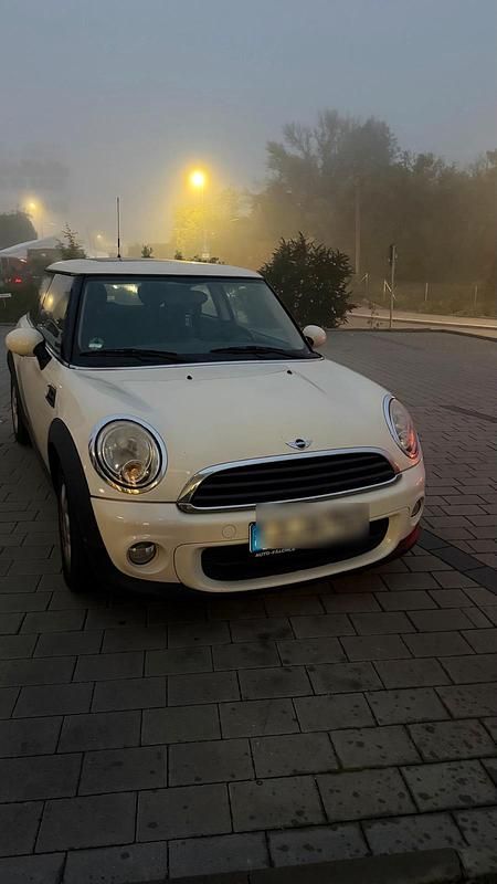 Weiß Gebraucht 2010 Mini ONE Kleinwagen | 3.100 € (Fairer Preis) - Bild 1/4