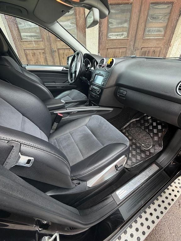 Gebraucht Mercedes ML300 204 PS (150 kW) 2010 Schwarz SUV