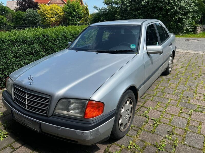 Silber Gebraucht 1994 Mercedes C180 Limousine | 1.500 € - Bild 1/4