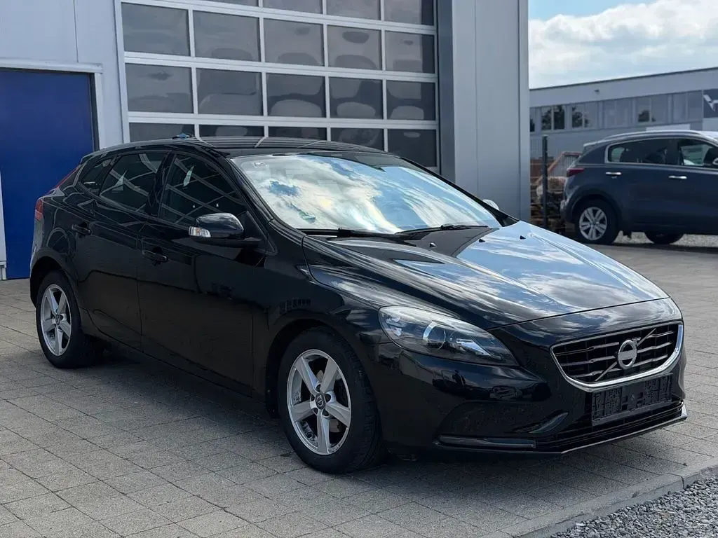Gebraucht Volvo V40 Kinetic 114 PS (83 kW) 2012 Schwarz Kleinwagen