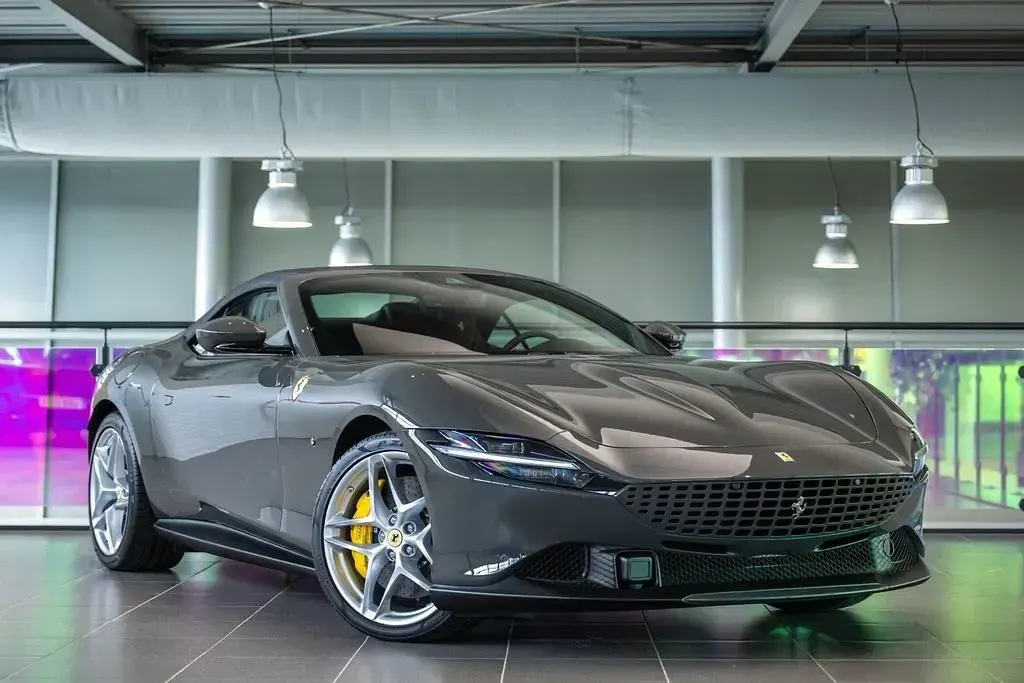 Gebraucht Ferrari Roma 620 PS (456 kW) 2026 Grau Cabrio