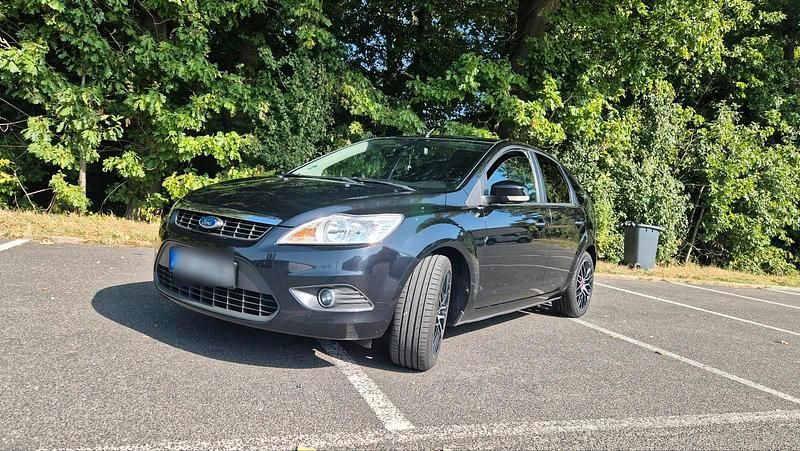 Schwarz Gebraucht 2009 Ford Focus Trend Limousine | 1.400 € (Superpreis) - Bild 1/4