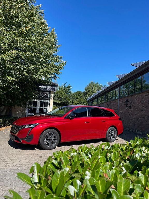 Rot Gebraucht 2024 Peugeot 308 Allure Limousine | 24.900 € (Guter Preis) - Bild 1/4