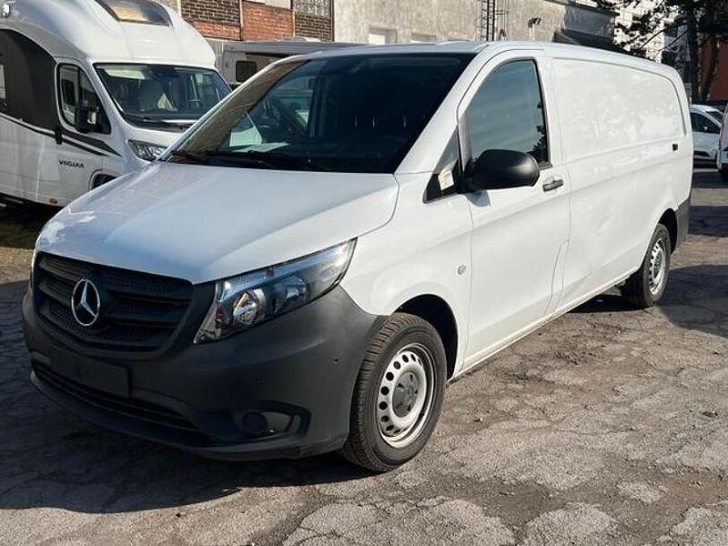 Weiß Gebraucht 2023 Mercedes Vito Van / Kleinbus | 25.850 € - Bild 1/4