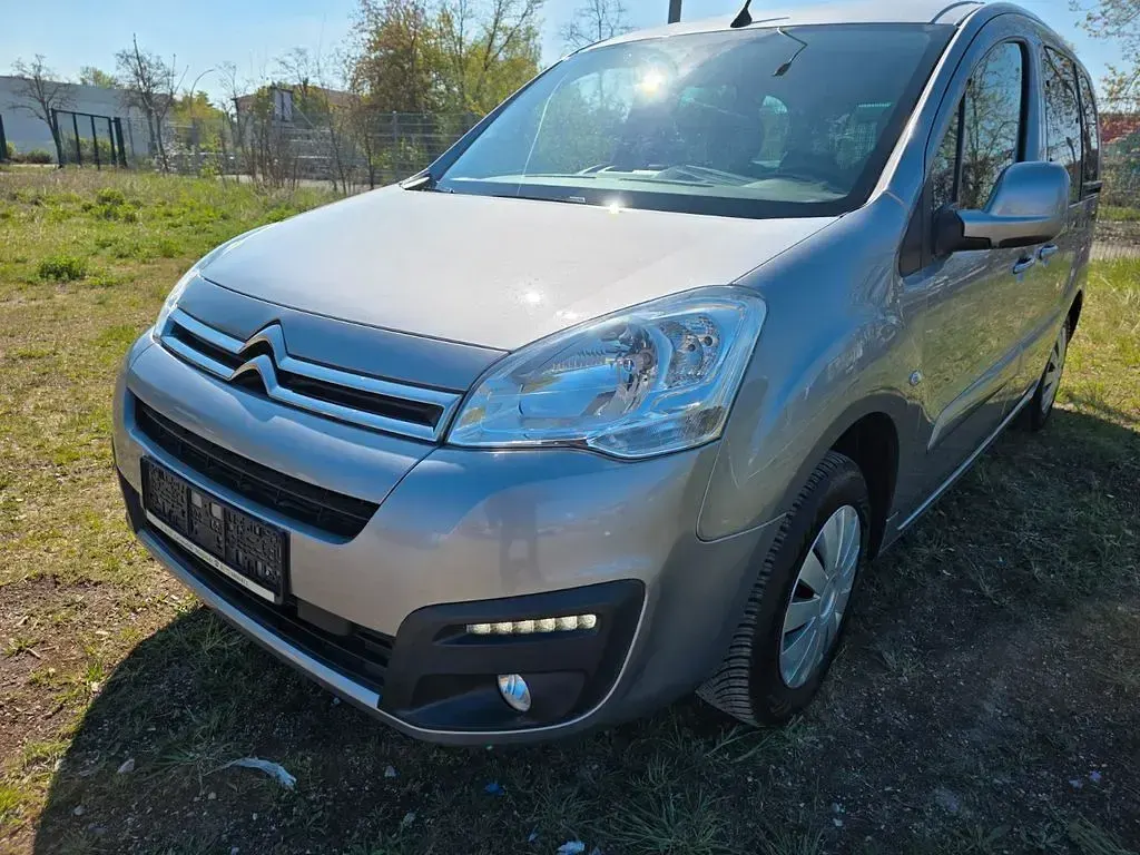 Gebraucht Citroën Berlingo SELECTION 110 PS (80 kW) 2017 Grau Van / Kleinbus