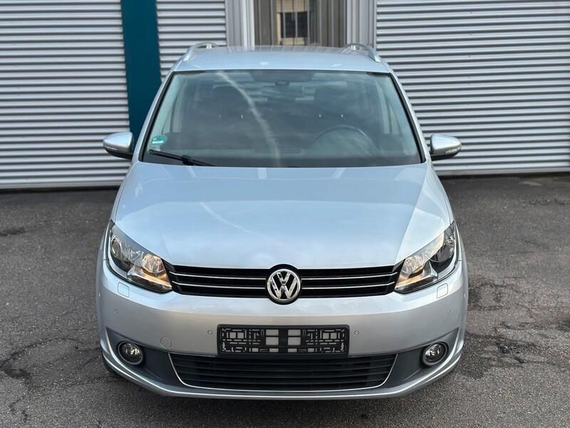 Silber Gebraucht 2015 VW Touran Highline Van / Kleinbus | 10.990 € - Bild 1/4