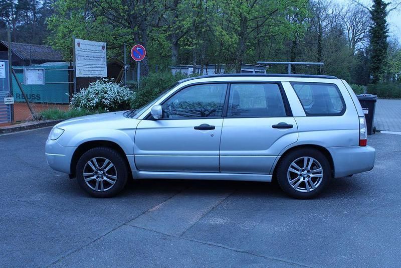 Käytetty Subaru Forester Active 158 HP (116 kW) 2006 Hopea Katumaasturi