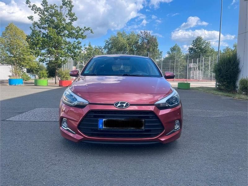 Gebraucht Hyundai i20 Style 101 PS (74 kW) 2016 Orange Coupé