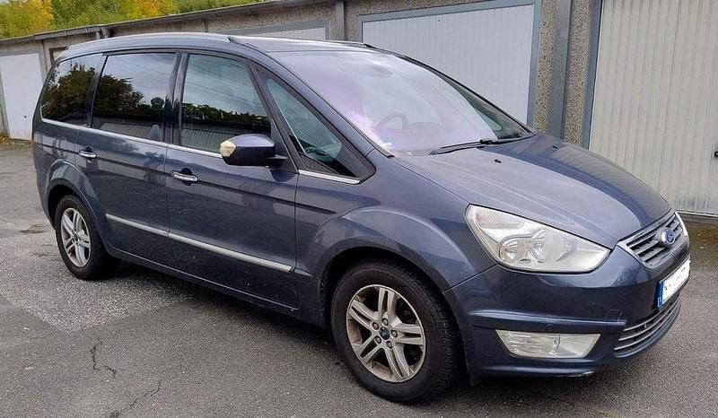 Grau Gebraucht 2010 Ford Galaxy Titanium Van / Kleinbus | 4.399 € (Guter Preis) - Bild 1/4