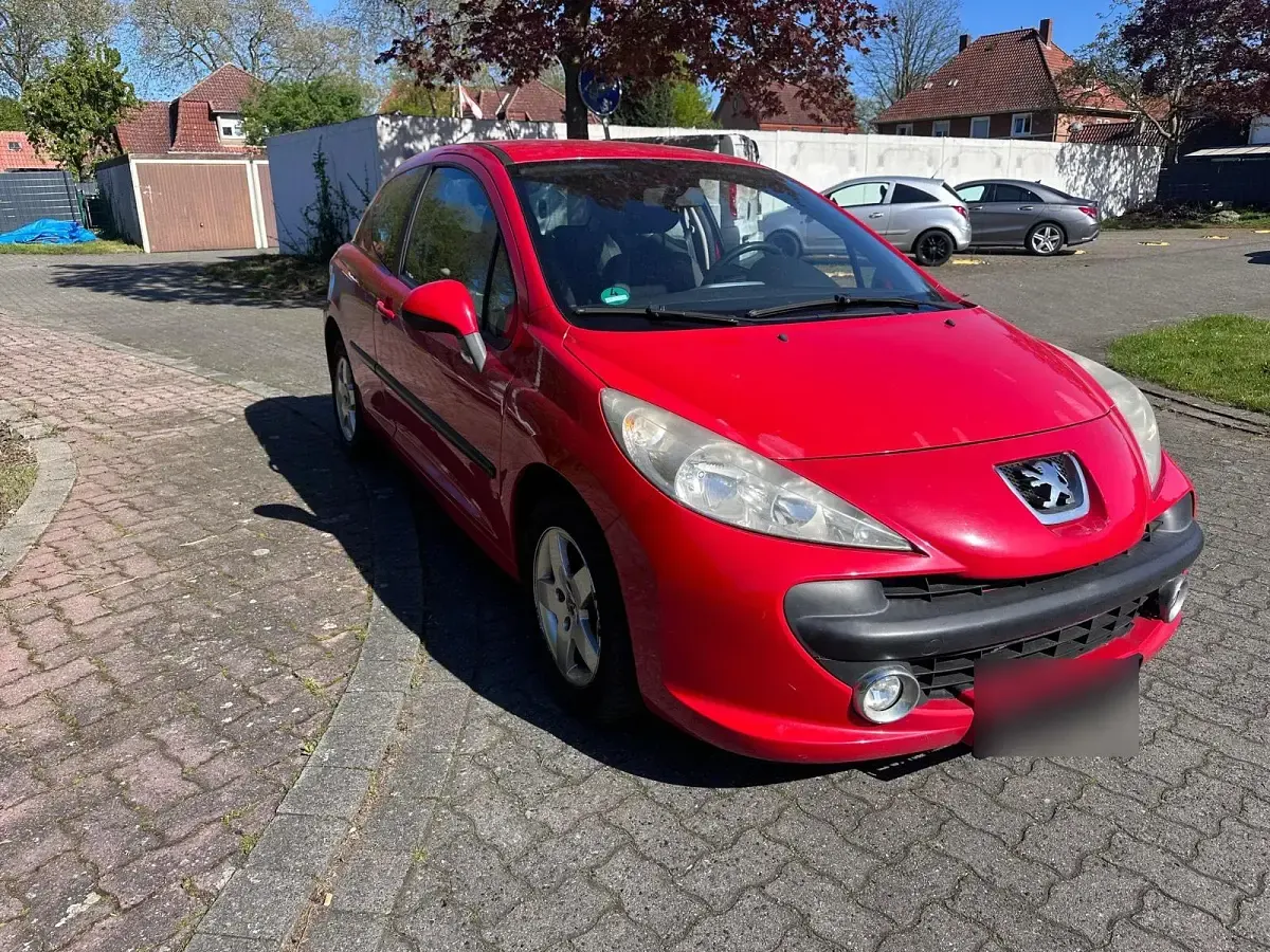 Gebraucht Peugeot 207 73 PS (53 kW) 2009 Rot Kleinwagen