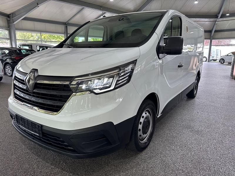 Weiß Gebraucht 2022 Renault Trafic Van | 20.780 € (Guter Preis) - Bild 1/4