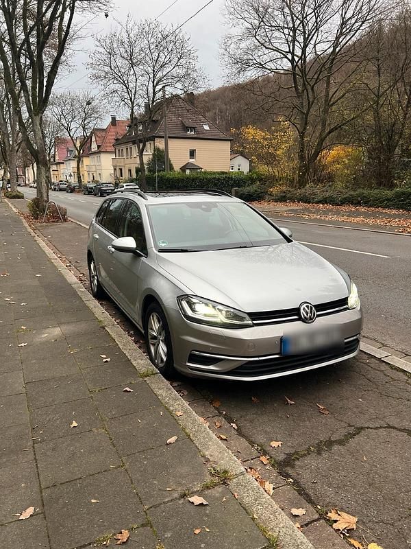 Silber Gebraucht 2019 VW Golf VII Kombi | 12.900 € (Guter Preis) - Bild 1/4