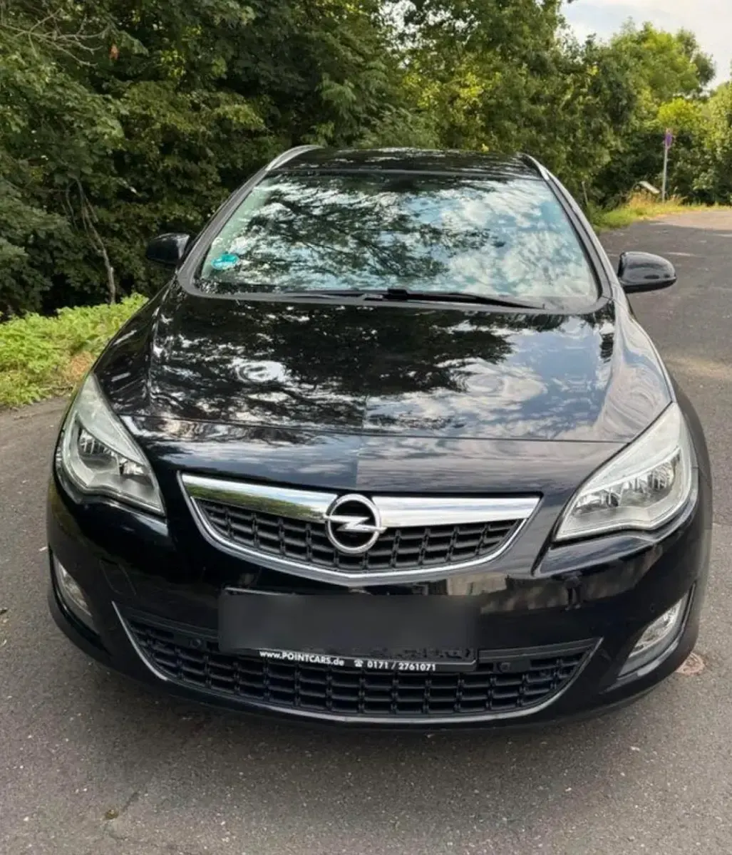 Usata Opel Astra 179 CV (131 kW) 2011 Nero Station wagon