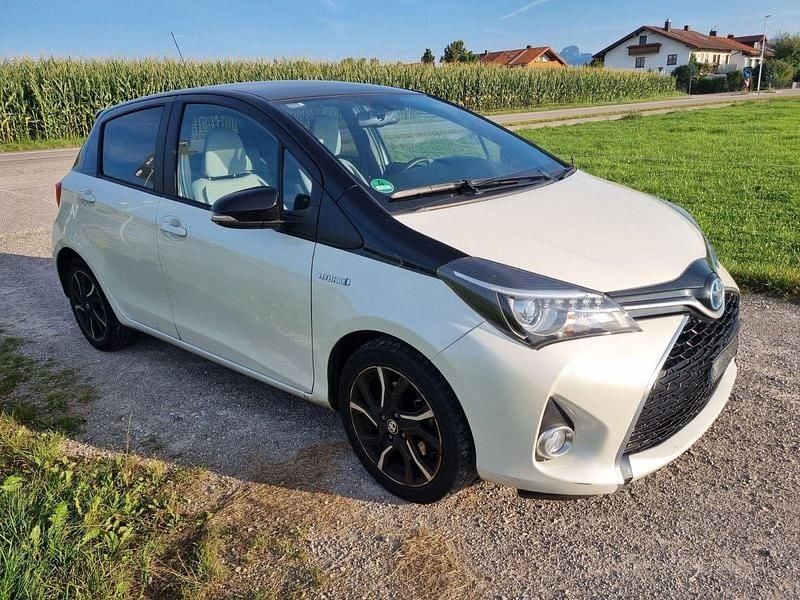 Weiß Gebraucht 2016 Toyota Yaris Style Kleinwagen | 13.500 € (Fairer Preis) - Bild 1/4